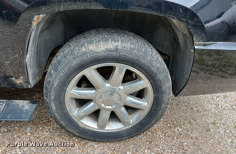 image for item LG9106 2007 GMC Yukon Denali  SUV