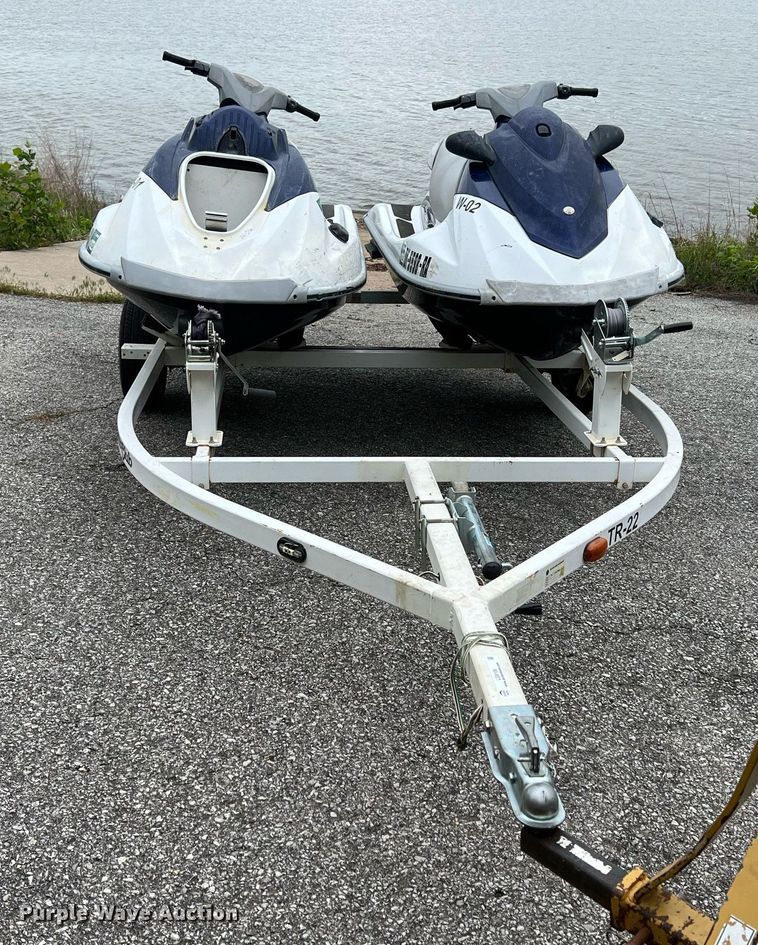 image for item LG9109 (2) 2011 WaveRunner personal watercrafts