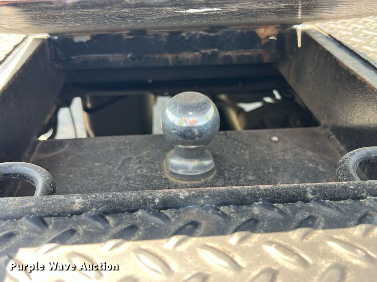 image for item LG9117 2011 Ford F550 Super Duty  flatbed truck