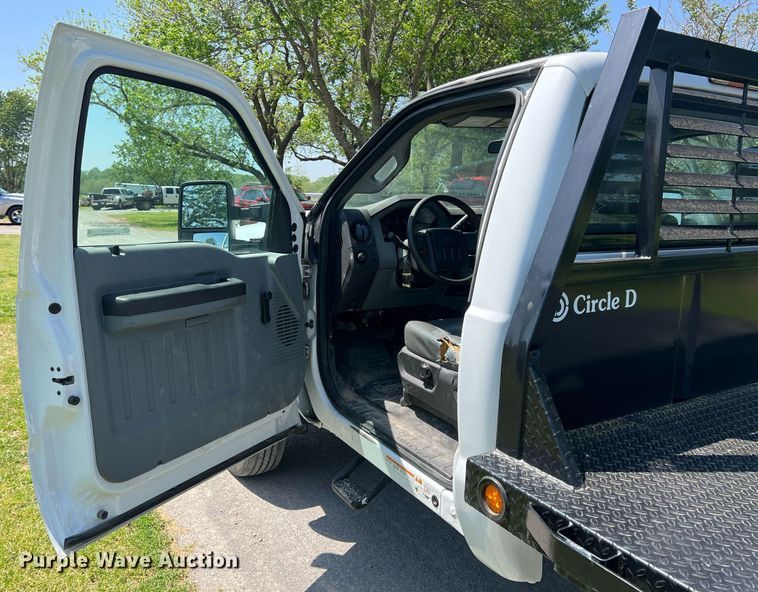 image for item LG9117 2011 Ford F550 Super Duty  flatbed truck