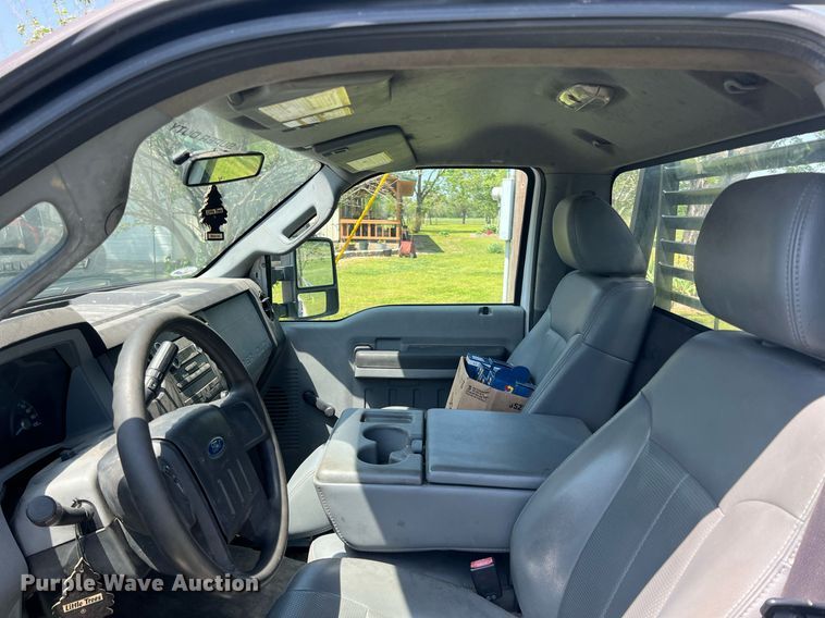 image for item LG9117 2011 Ford F550 Super Duty  flatbed truck