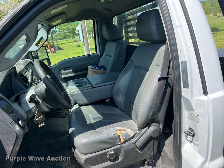 image for item LG9117 2011 Ford F550 Super Duty  flatbed truck