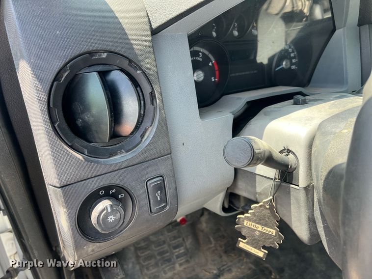 image for item LG9117 2011 Ford F550 Super Duty  flatbed truck