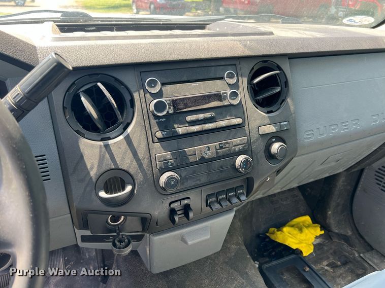 image for item LG9117 2011 Ford F550 Super Duty  flatbed truck