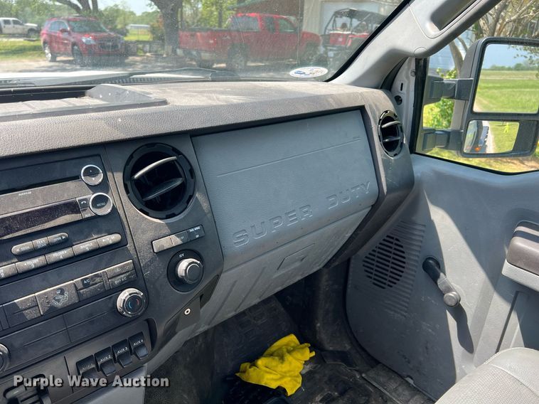 image for item LG9117 2011 Ford F550 Super Duty  flatbed truck