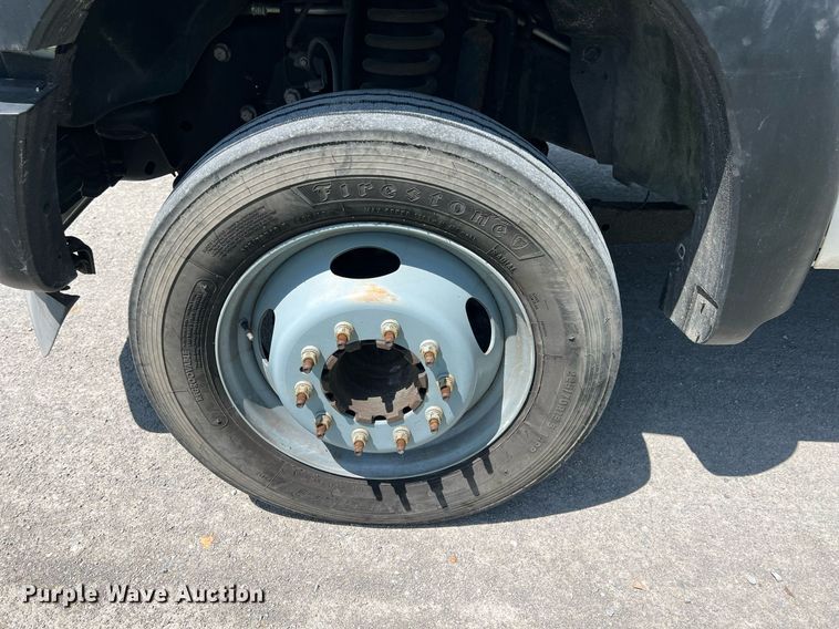 image for item LG9117 2011 Ford F550 Super Duty  flatbed truck