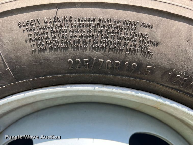 image for item LG9117 2011 Ford F550 Super Duty  flatbed truck