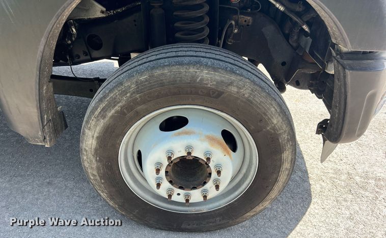 image for item LG9117 2011 Ford F550 Super Duty  flatbed truck