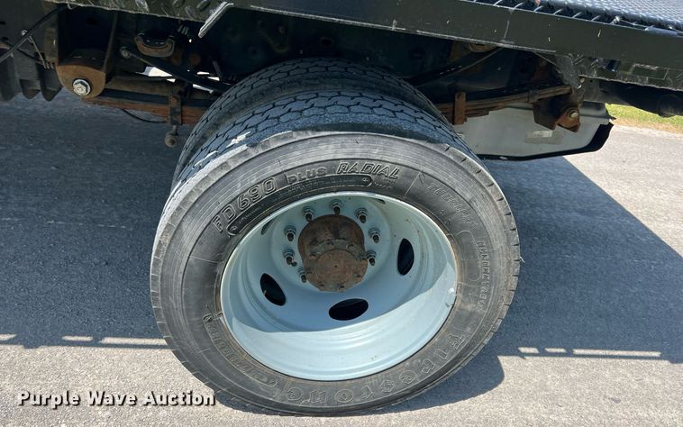 image for item LG9117 2011 Ford F550 Super Duty  flatbed truck