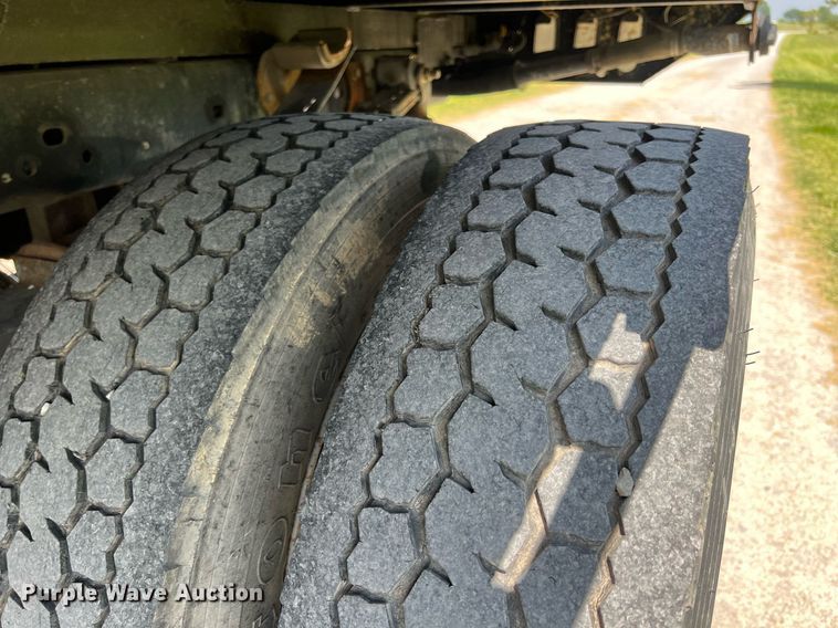 image for item LG9117 2011 Ford F550 Super Duty  flatbed truck