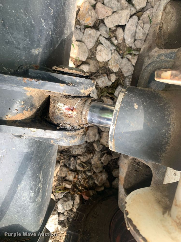 image for item LH9628 2003 Bobcat S130  skid steer loader