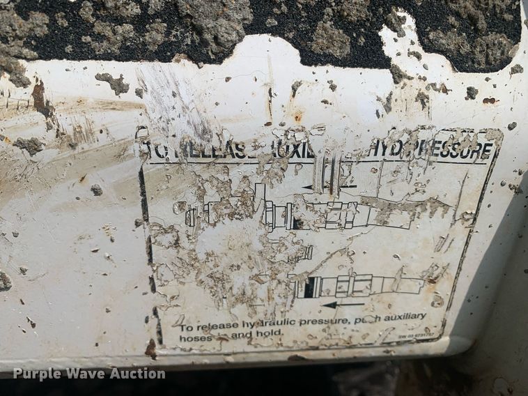 image for item LH9628 2003 Bobcat S130  skid steer loader