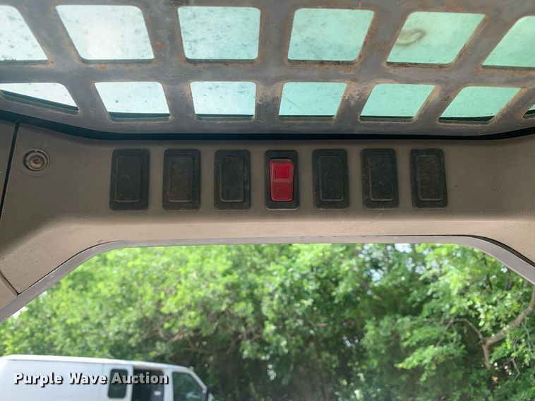 image for item LH9628 2003 Bobcat S130  skid steer loader