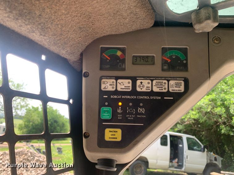 image for item LH9628 2003 Bobcat S130  skid steer loader