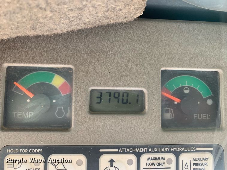 image for item LH9628 2003 Bobcat S130  skid steer loader