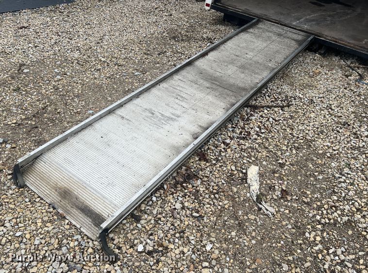 image for item LI9548 2005 Morgan PVFD79-16B05  box bed