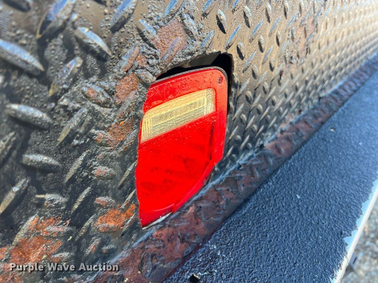 image for item LI9633 1988 Ford F450 XL  flatbed truck