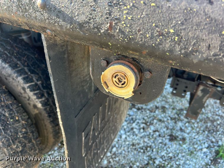 image for item LI9633 1988 Ford F450 XL  flatbed truck