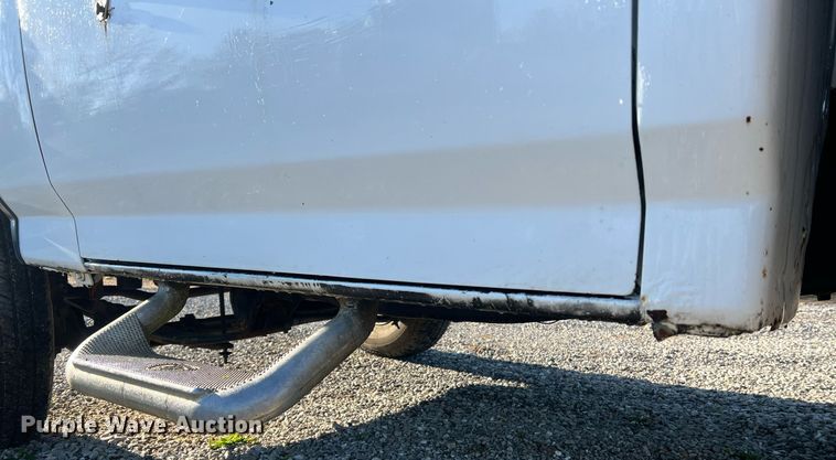 image for item LI9633 1988 Ford F450 XL  flatbed truck