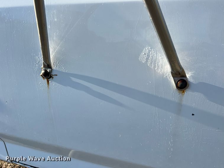 image for item LI9633 1988 Ford F450 XL  flatbed truck