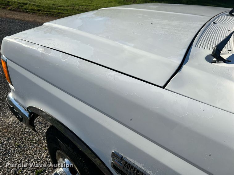 image for item LI9633 1988 Ford F450 XL  flatbed truck