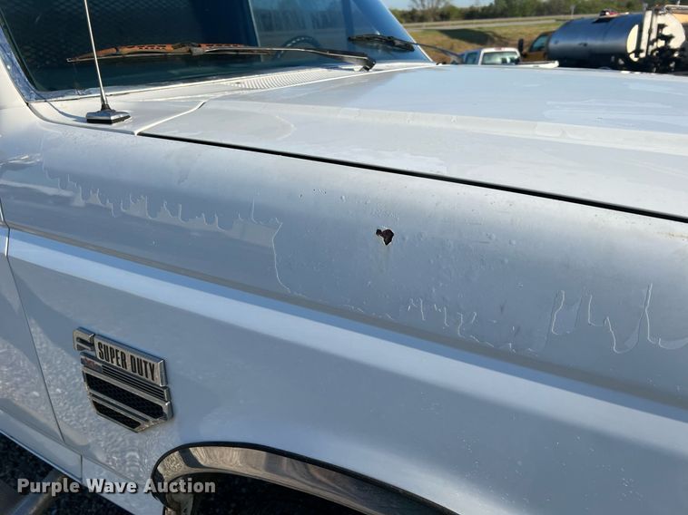 image for item LI9633 1988 Ford F450 XL  flatbed truck