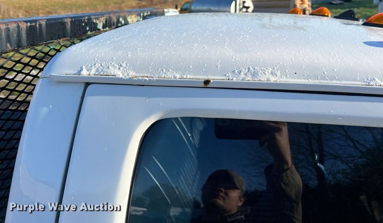 image for item LI9633 1988 Ford F450 XL  flatbed truck