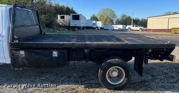 image for item LI9633 1988 Ford F450 XL  flatbed truck
