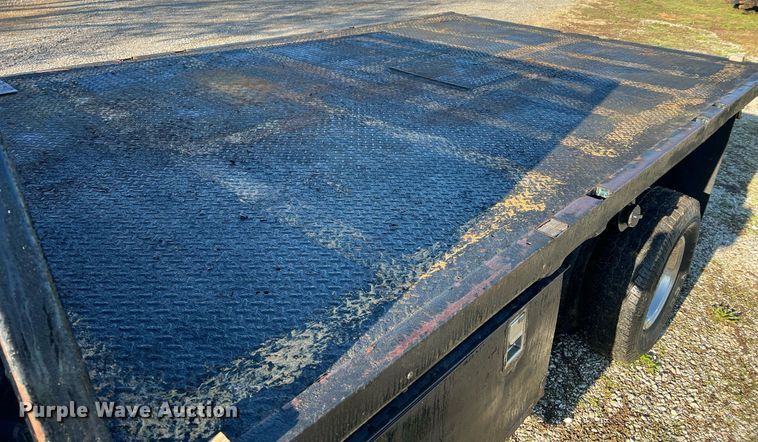 image for item LI9633 1988 Ford F450 XL  flatbed truck