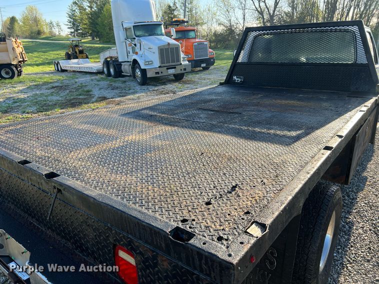 image for item LI9633 1988 Ford F450 XL  flatbed truck