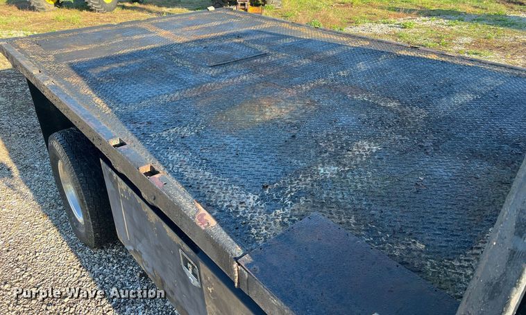 image for item LI9633 1988 Ford F450 XL  flatbed truck