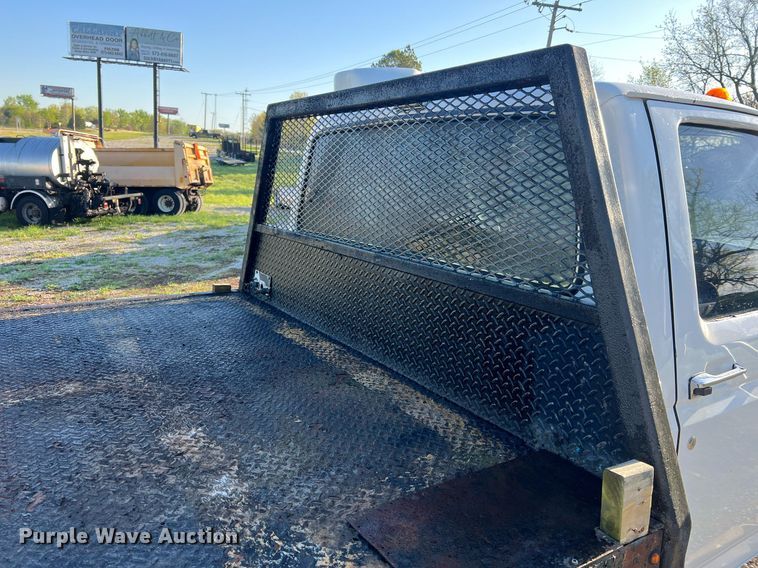 image for item LI9633 1988 Ford F450 XL  flatbed truck