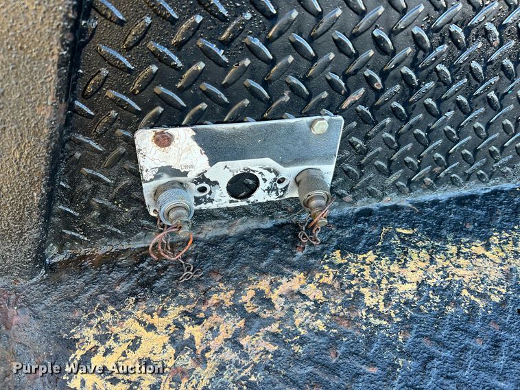 image for item LI9633 1988 Ford F450 XL  flatbed truck