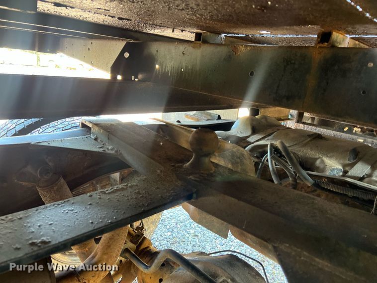 image for item LI9633 1988 Ford F450 XL  flatbed truck