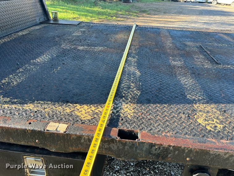 image for item LI9633 1988 Ford F450 XL  flatbed truck