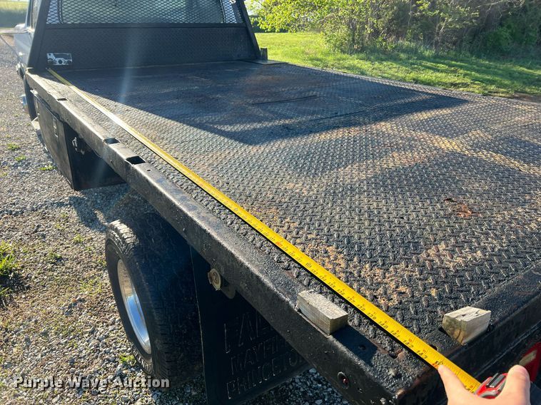 image for item LI9633 1988 Ford F450 XL  flatbed truck