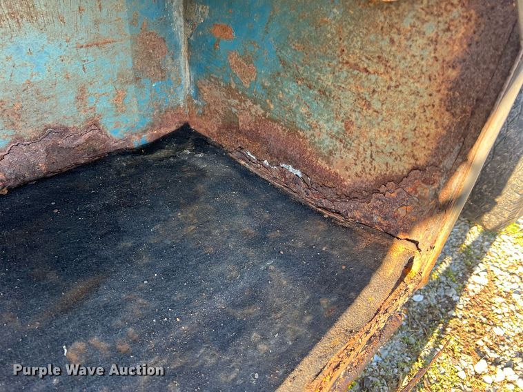 image for item LI9633 1988 Ford F450 XL  flatbed truck