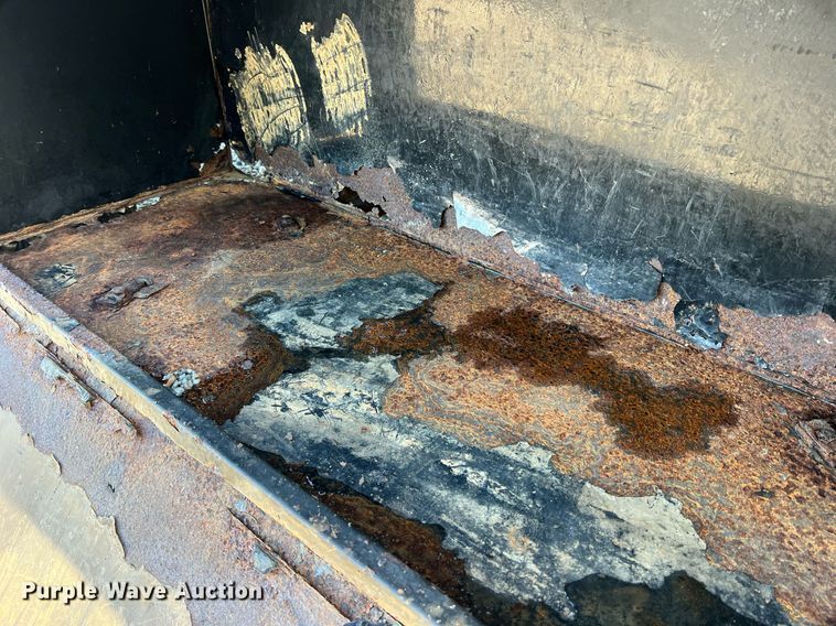 image for item LI9633 1988 Ford F450 XL  flatbed truck