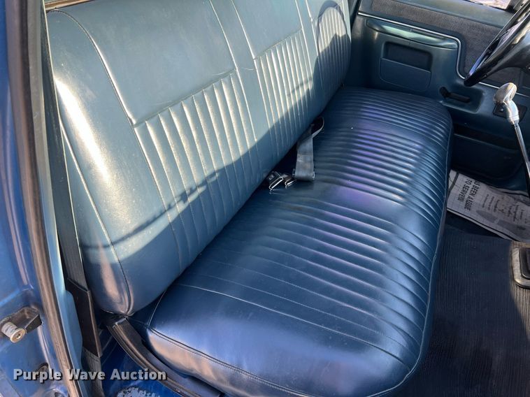 image for item LI9633 1988 Ford F450 XL  flatbed truck