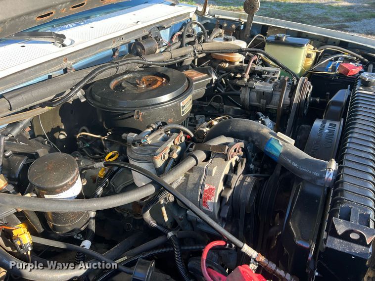 image for item LI9633 1988 Ford F450 XL  flatbed truck