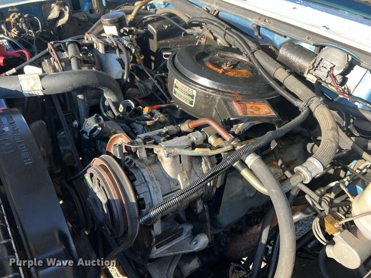 image for item LI9633 1988 Ford F450 XL  flatbed truck