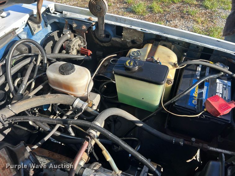 image for item LI9633 1988 Ford F450 XL  flatbed truck