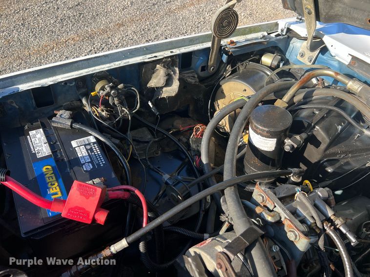 image for item LI9633 1988 Ford F450 XL  flatbed truck