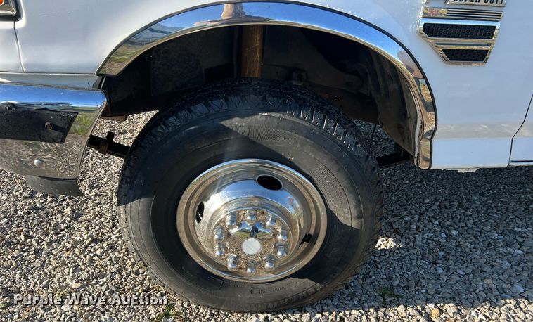 image for item LI9633 1988 Ford F450 XL  flatbed truck