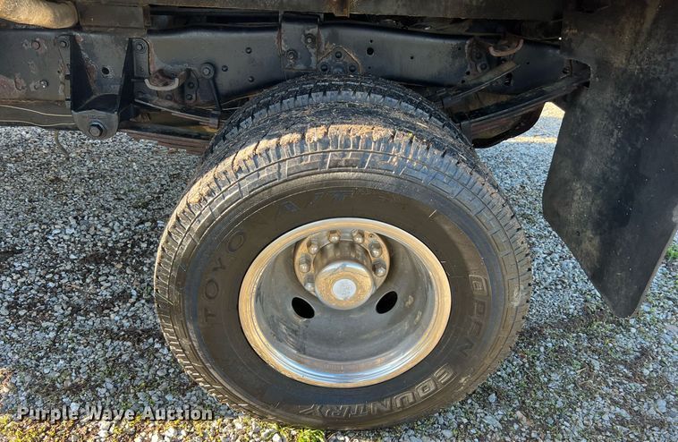 image for item LI9633 1988 Ford F450 XL  flatbed truck