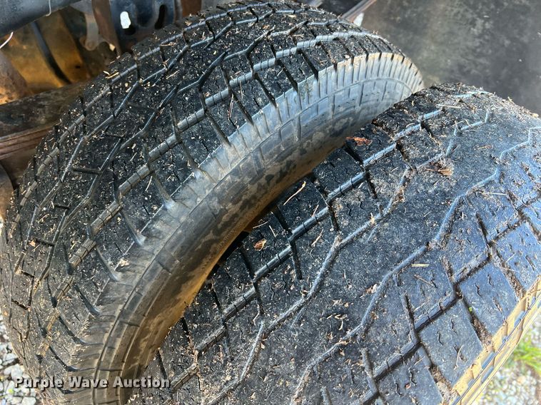 image for item LI9633 1988 Ford F450 XL  flatbed truck