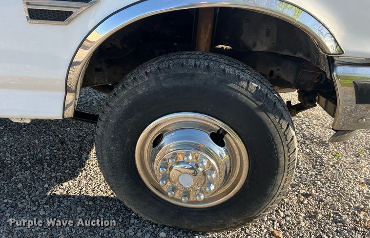 image for item LI9633 1988 Ford F450 XL  flatbed truck