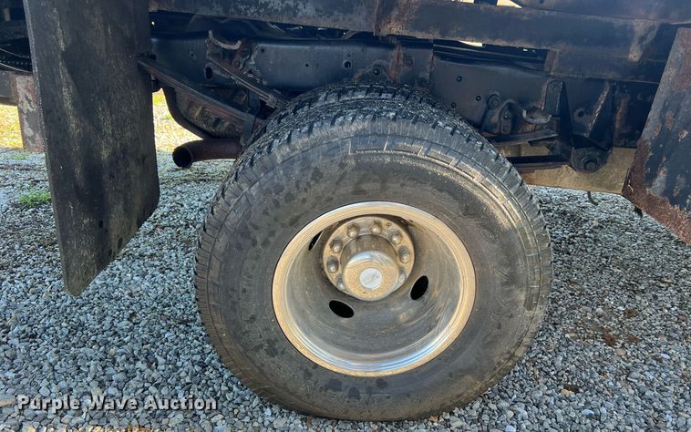 image for item LI9633 1988 Ford F450 XL  flatbed truck