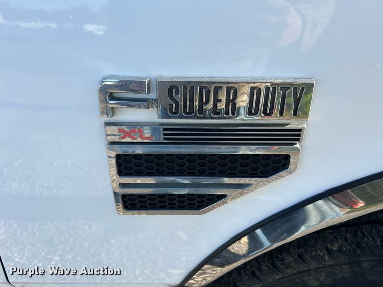 image for item LI9633 1988 Ford F450 XL  flatbed truck