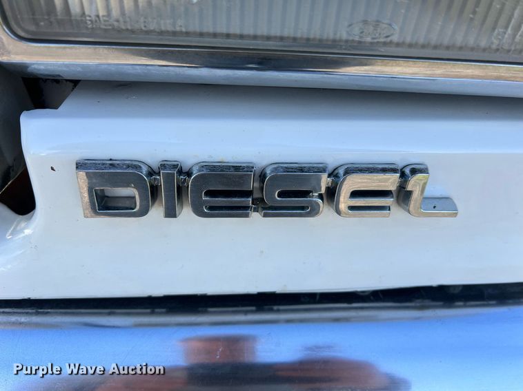 image for item LI9633 1988 Ford F450 XL  flatbed truck